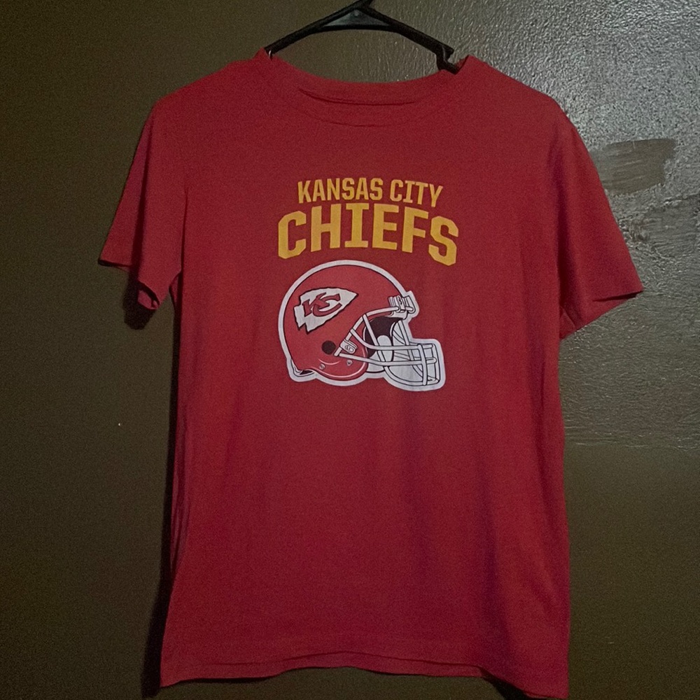 NFL Kansas City Chiefs Red Football Helmet Graphic Tee / Size Boys XL